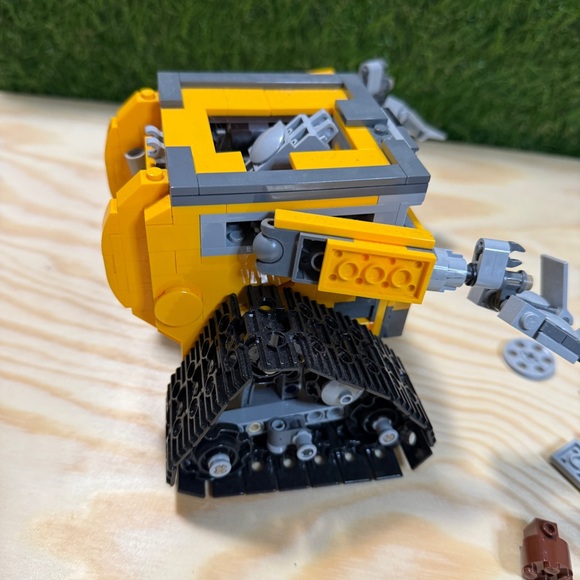 Incomplete Lego 21303 Set - Picture 5 of 7